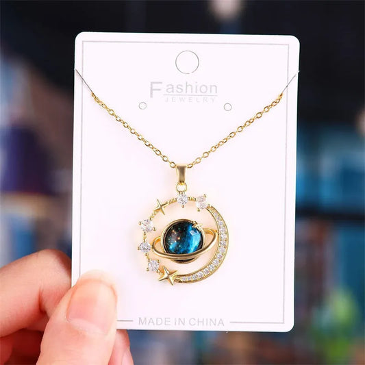 Collier de luxe avec pendentif planète lune et zircon incrusté