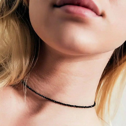 Collier ras du cou court et simple en perles noires